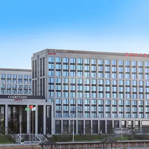 Hotel Courtyard By Marriott Airport *****