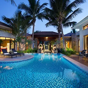 Resort Grand Metropark Yalong Bay - Shuttle And Singer Performance *****
